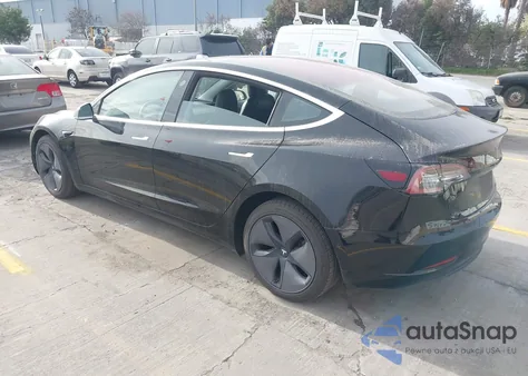 2018 Tesla Model 3 Long Range/Performance z USA, uszkodzony, nr VIN 5YJ3E1EB3JF178776